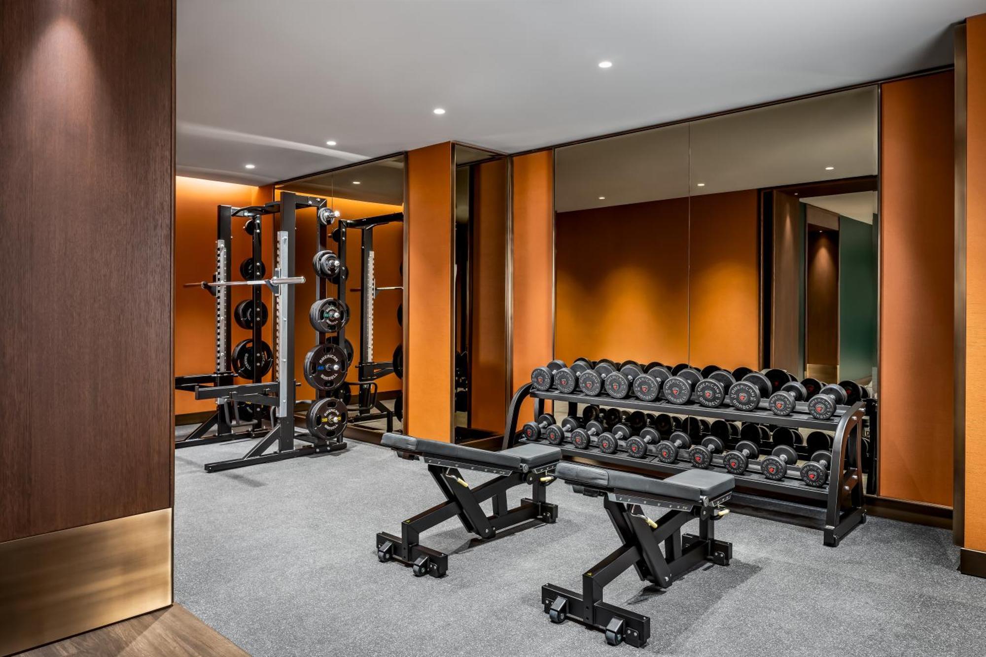 Fairmont Royal York Hotel Торонто Экстерьер фото The gym at the Mandarin Oriental